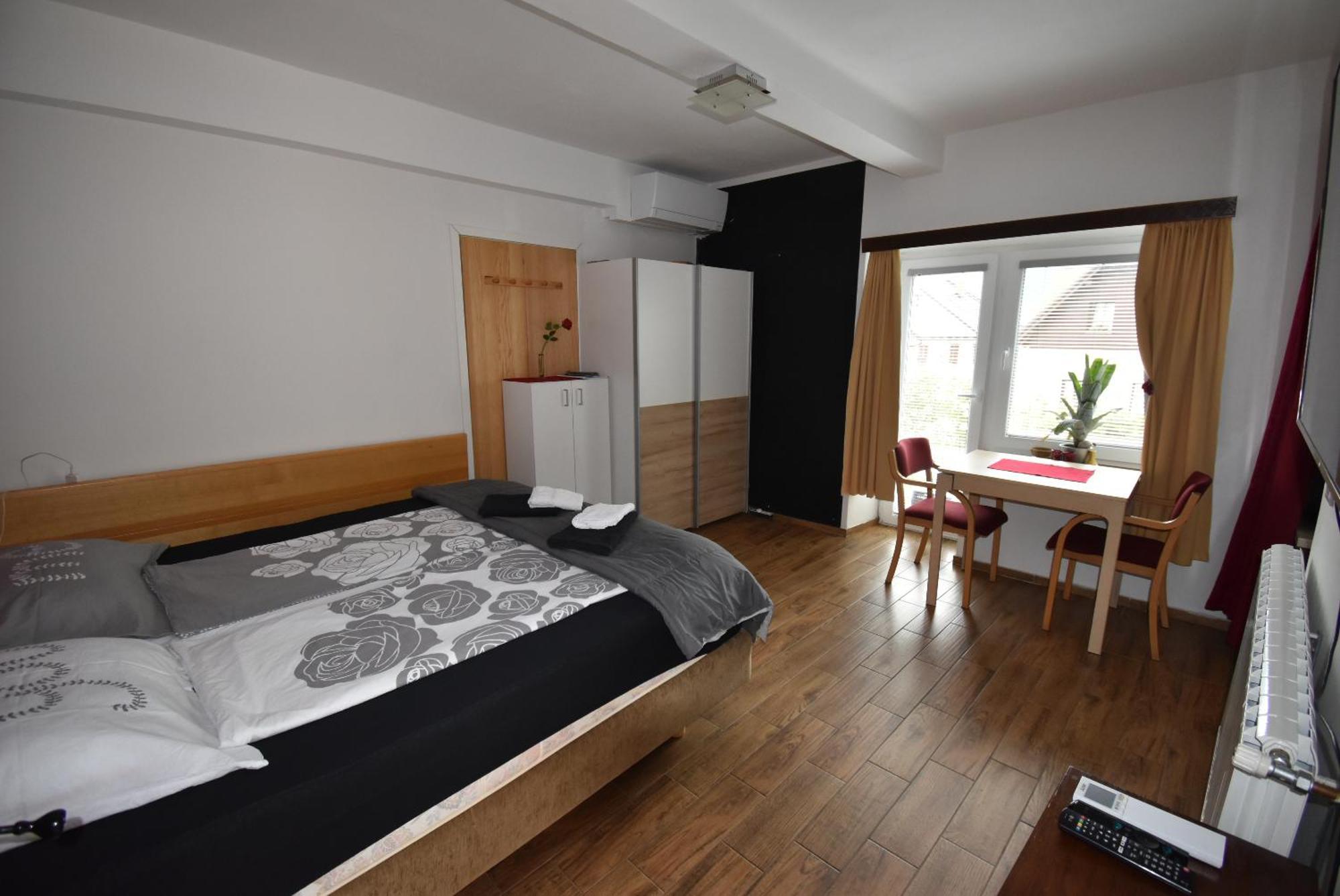 Free Alps, Massage & Wine Apartment