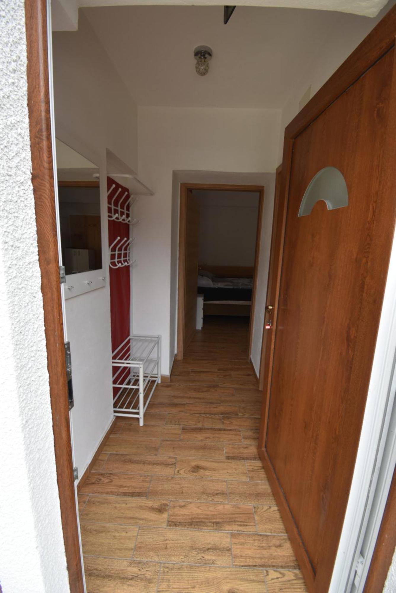 Free Alps, Massage & Wine Apartment